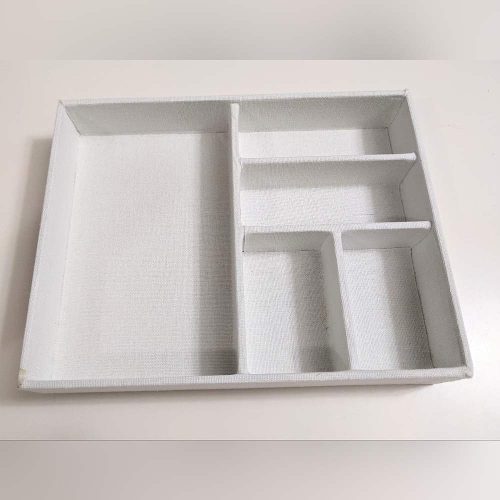 LC LAUREN CONRAD, Beautiful 3 Piece Jewelry Trays and Bar,in a Neutral Color. - Picture 8 of 8